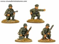 German MG34 Team and Command Kneeling